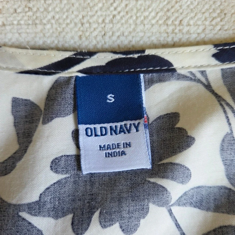 Old Navy Floral Wrap Top Womens S Navy‎ Ivory Puff Sleeve Feminine Cottagecore